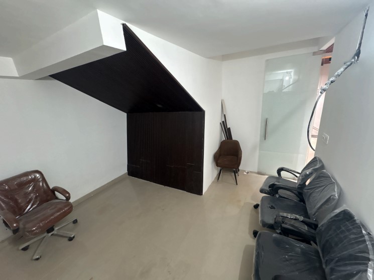 Flexible Office: 7 Seats & Director Cabin in Sector 63 B