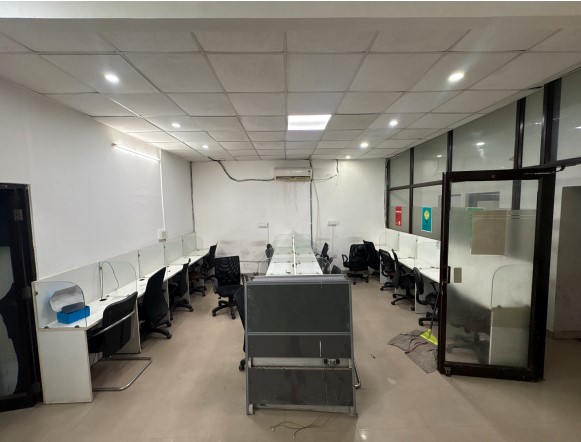 32+ Seater Furnished Office for Rent – Sector 65, Noida