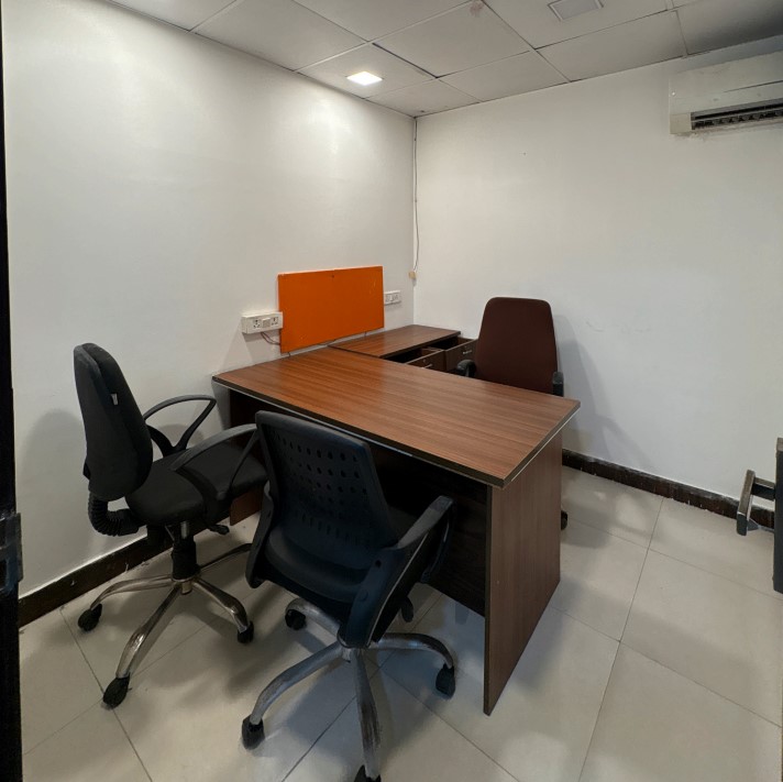 650 sq ft Office | 2 Cabins + 18 Workstations | Sector 63, Noida