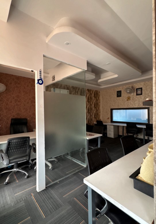 Fully Furnished 10-Seat Office with Director’s Cabin in Noida Sector 63 – 800 Sq Ft