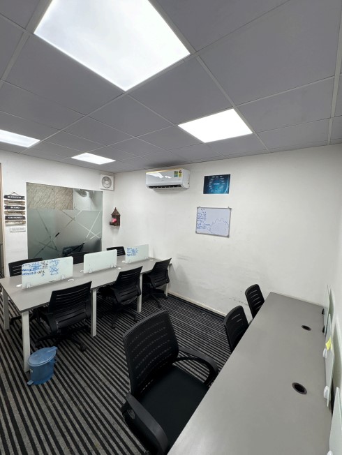 Private Office with 9 Workstations & 1 Director Cabin | 500 Sq Ft – Noida Sector 63 (A Block)