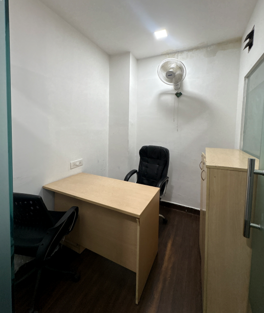 Modern Office Studio with 11 Workstations in Sector 63 Noida