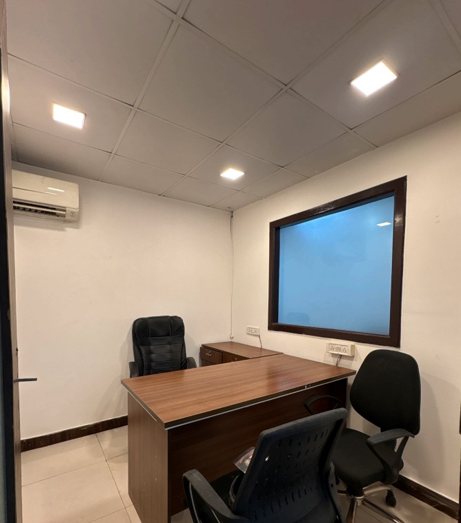 650 sq ft Office | 2 Cabins + 18 Workstations | Sector 63, Noida