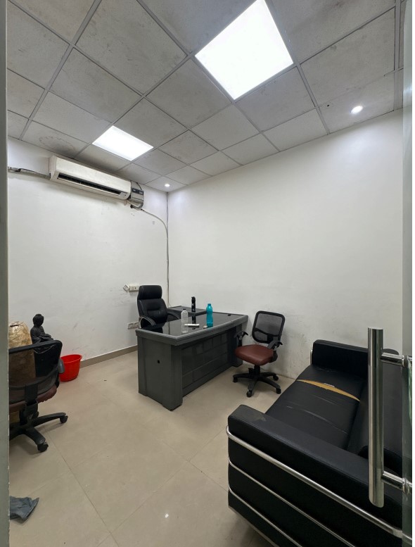 32+ Seater Furnished Office for Rent – Sector 65, Noida