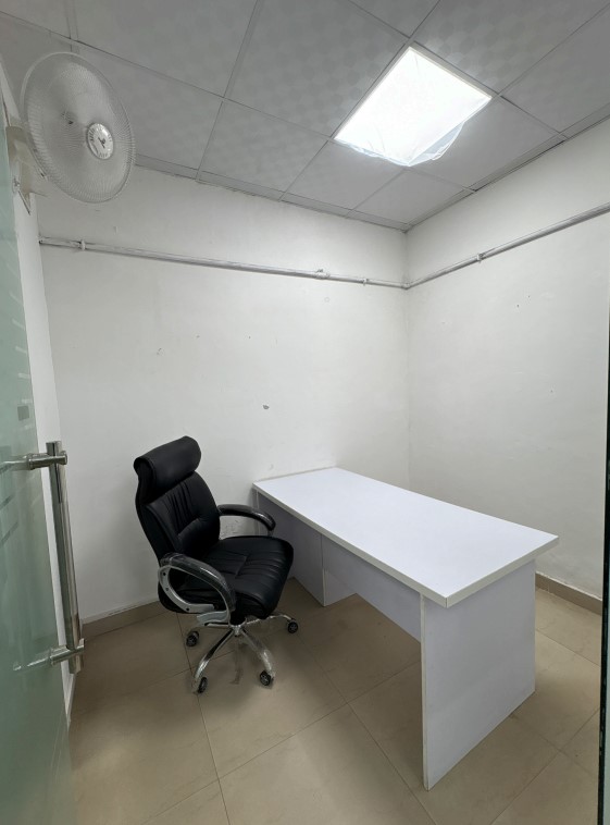 Furnished Office for Rent in Sector-63 | 15+ Workstations, 2 Cabins