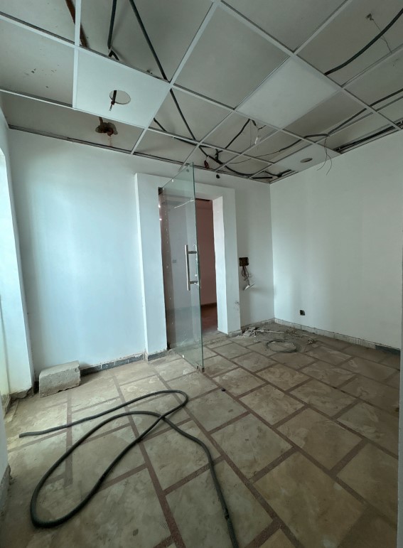 Private Office with 6 Workstations & 1 Director Cabin | 450 Sq Ft – Noida Sector 63 (H Block)