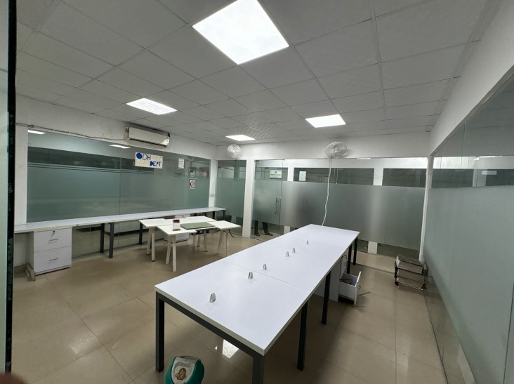 Furnished Office for Rent in Sector-63 | 15+ Workstations, 2 Cabins